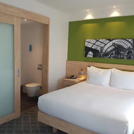 Hotel Hampton By Hilton Station 3*