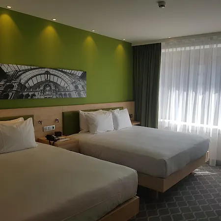 Hampton By Hilton Station 3*