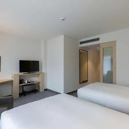 Hampton By Hilton Station 3*