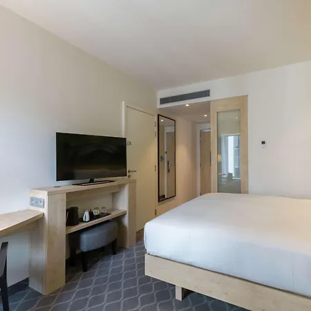Hampton By Hilton Station 3*